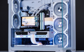 Rakitan PC High-Performance Modern — Gaming AAA, Editing 4K & Multitasking Lancar, Desain White Clean & Siap Jangka Panjang